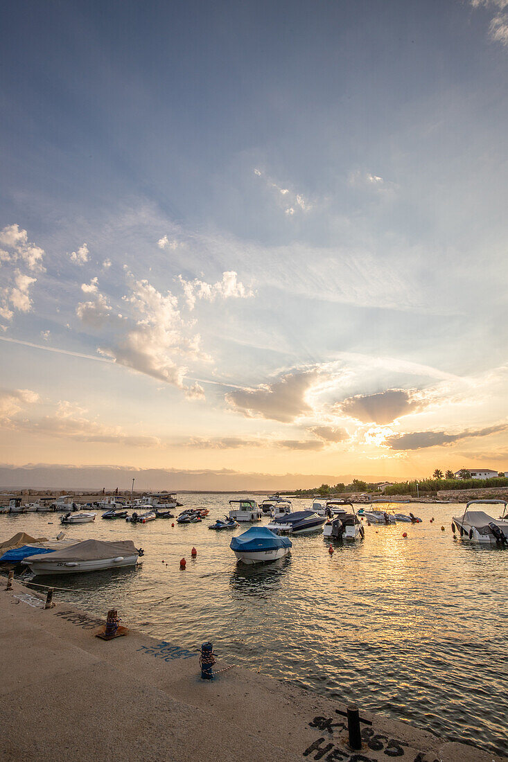  Beach Plaža Lozice, bay with small harbor in the morning at sunrise on the island of Vir, Zadar, Dalmatia, Adriatic Sea, Croatia, Mediterranean Sea 