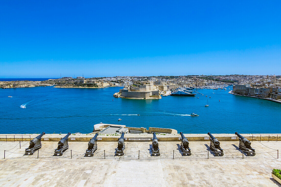  View from the Upper Barrakka Gardens, towards Forti Sant Anglu and St.Philipp Church in Valetta, Malta 