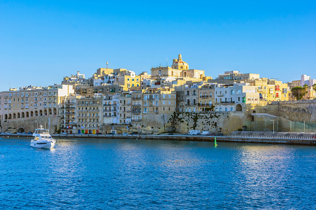 Blick vom Meer Richtung Altstadt, Valletta, Malta