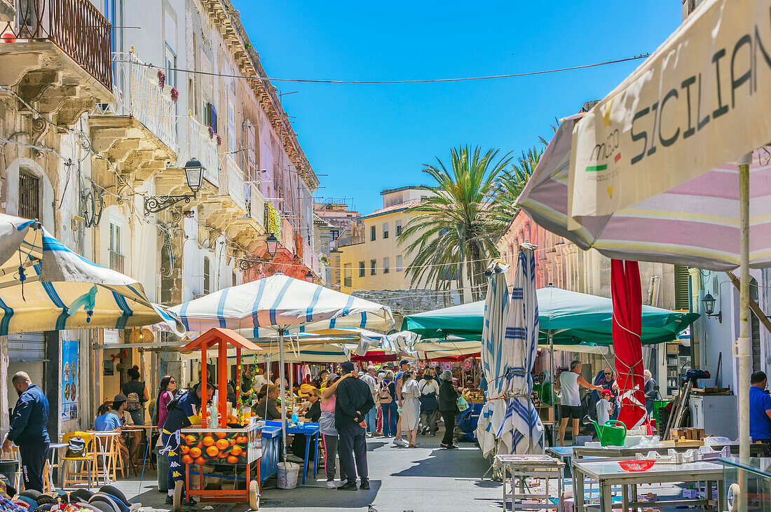  The colorful city center of Syracuse, Sicily, Italy, with market stalls 