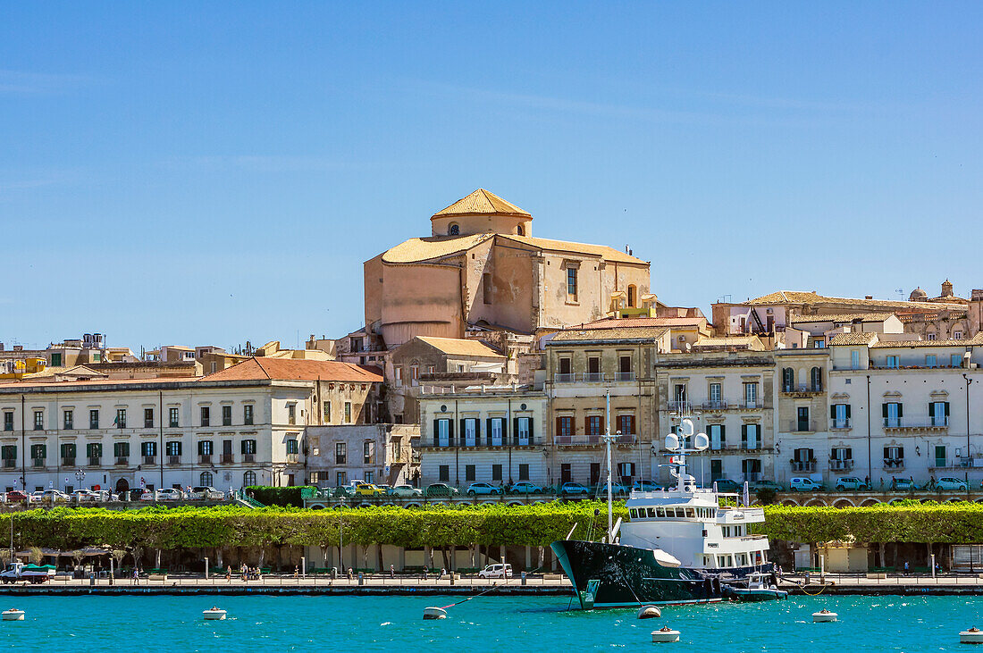  Green waterfront promenade with interesting buildings in Syracuse, Sicily, Italy  