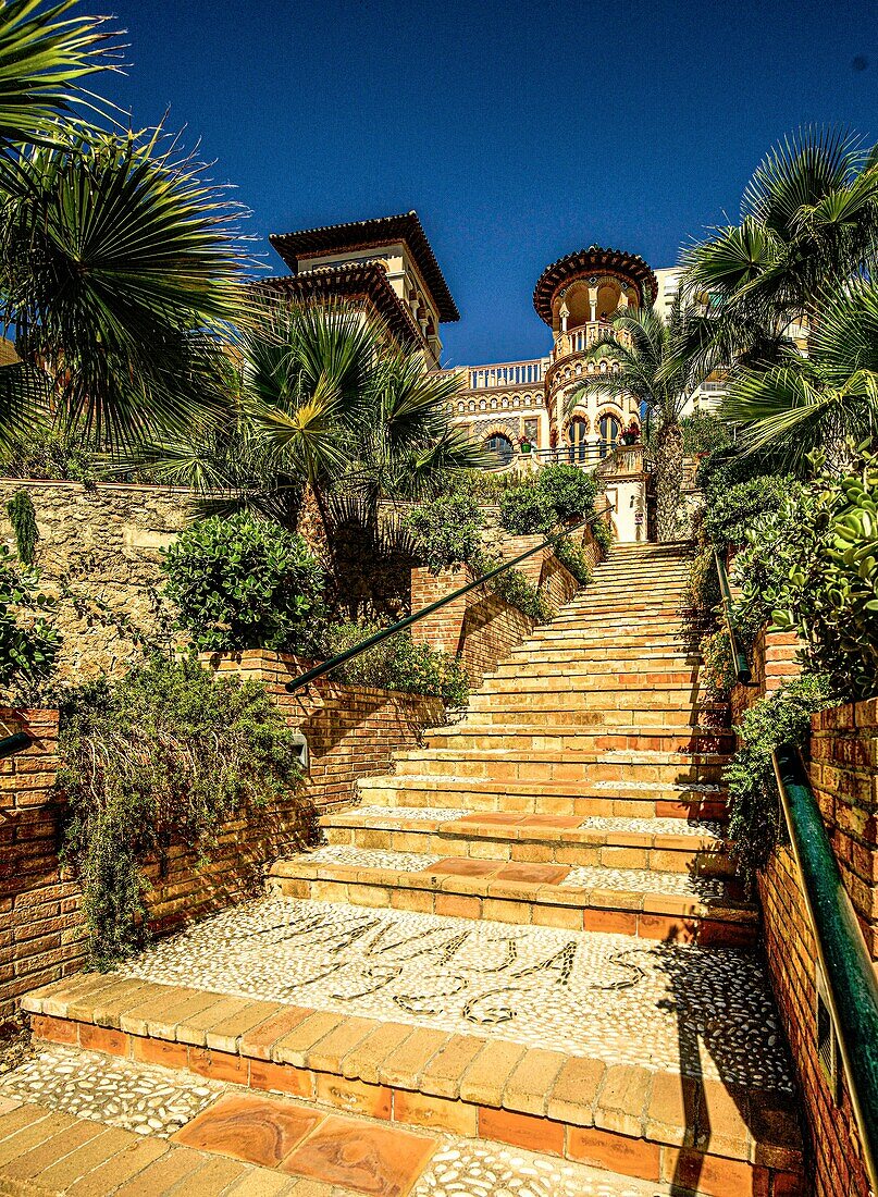 Treppenanlage im Park des Palastes Casa de los Navajas in Torremolinos, Provinz Malaga, Costa del Sol, Andalusien, Spanien