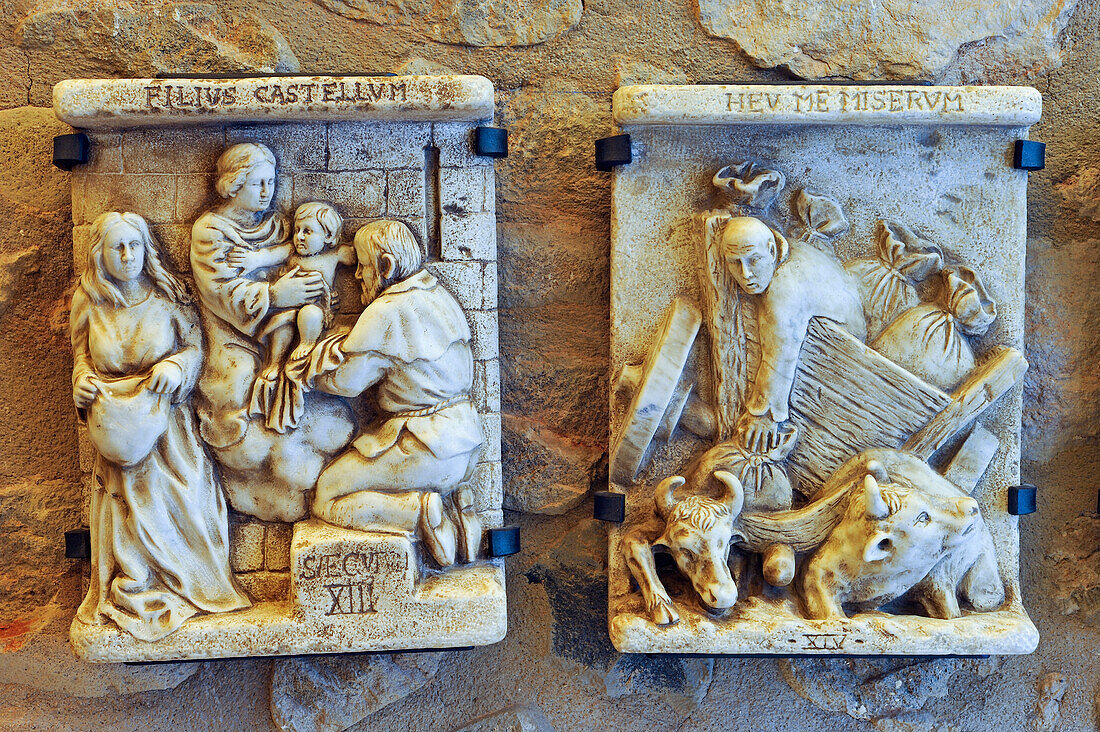  Flachrelief mit Darstellung einer Legende im Llegendes Hotel, Portal de la Barca Straße, Girona, Katalonien, Spanien, Europa 