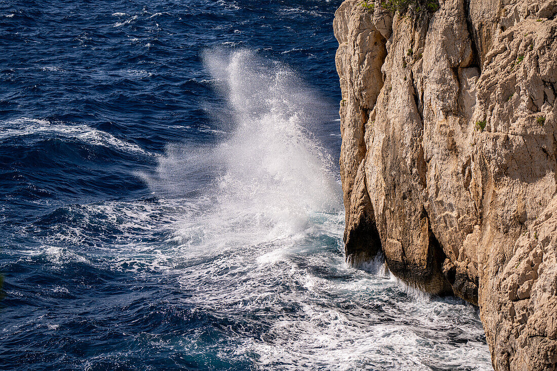  Close-up of a wave hitting the cliffs at the Calanques, between Cassis and Marseille, Provence, France, Europe 