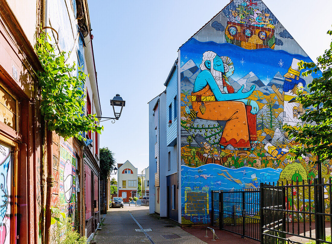 Street Art "L’épopée de Gilgamesh" von Poes et Jober an einer Hausfassade an der Rue du Pont-à-Moinet im Viertel Saint-Leu in Amiens im Département Somme in der Region Hauts-de-France in Frankreich