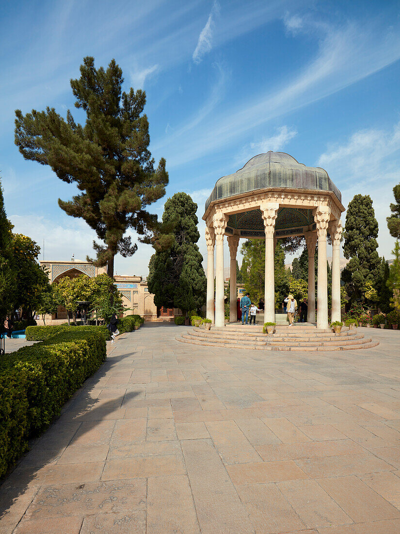  Der Kuppelpavillon über dem Grab von Hafez, einem der größten persischen Dichter aller Zeiten. Shiraz, Iran. 