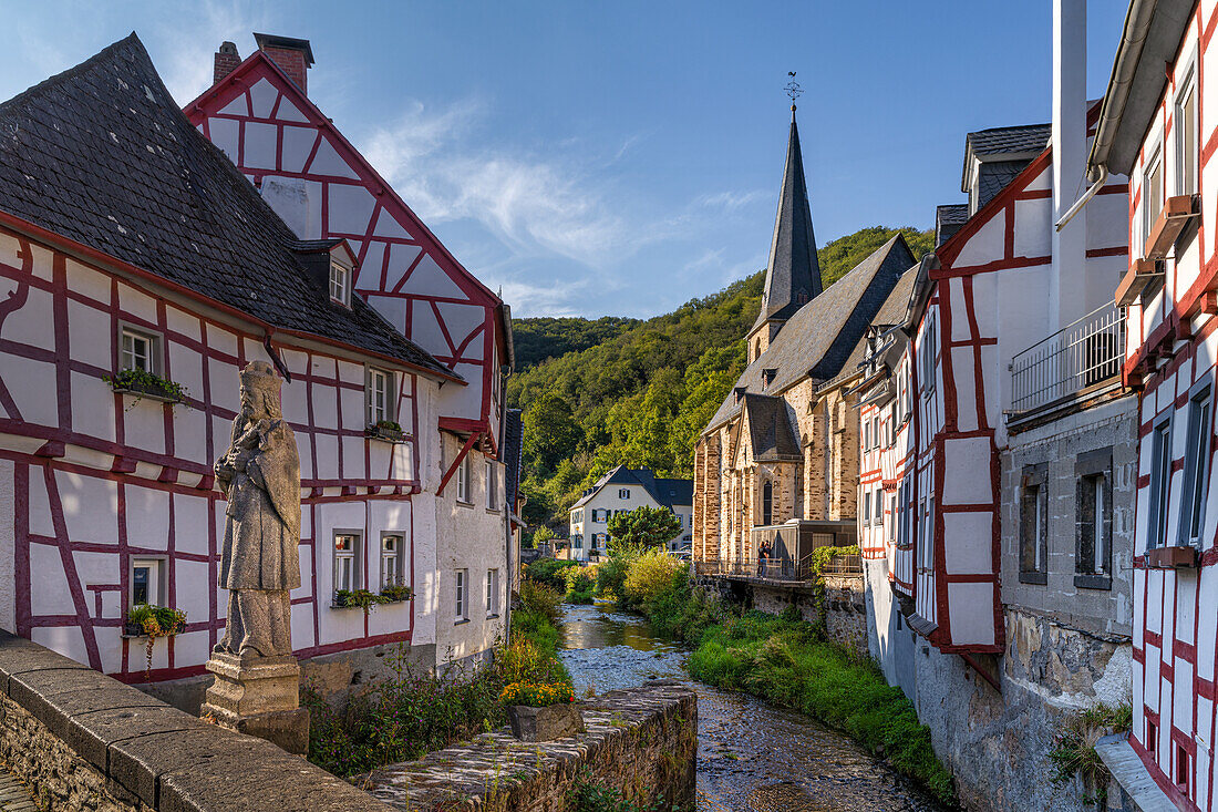  Walking through Monreal, Mayen-Koblenz district, Rhineland-Palatinate, Germany 