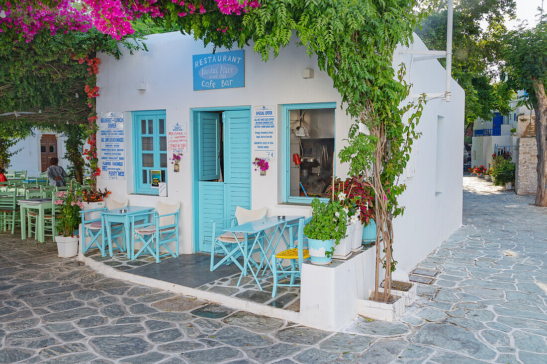  Griechische Taverne, Chora, Insel Folegandros, Kykladen, Griechenland 