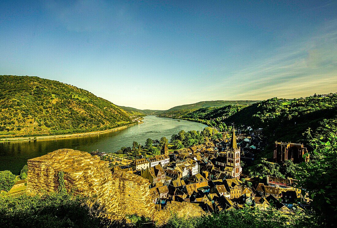  View from the city wall to the old town of Bacharach and the Rhine Valley, Upper Middle Rhine Valley, Rhineland-Palatinate, Germany 