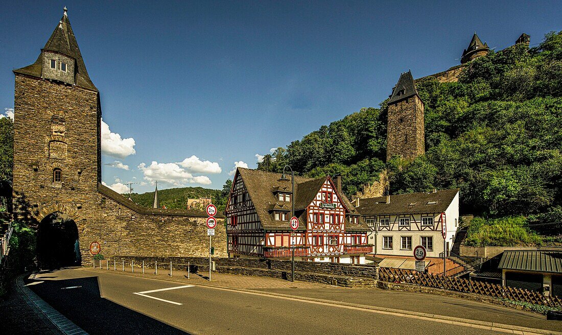  Steeger Tor, Malerwinkel, Liebesturm and Burg Stahleck, Bacharach, Upper Middle Rhine Valley, Rhineland-Palatinate, Germany 