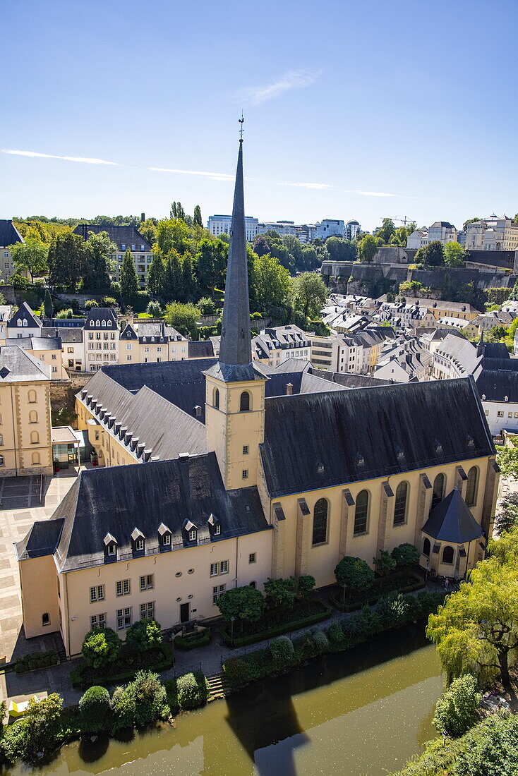  View of the church Église Saint-Jean-du-Grund in the district of Grund in the valley below the center of Luxembourg City on the banks of the river Alzette, Luxembourg, Luxembourg, Europe 