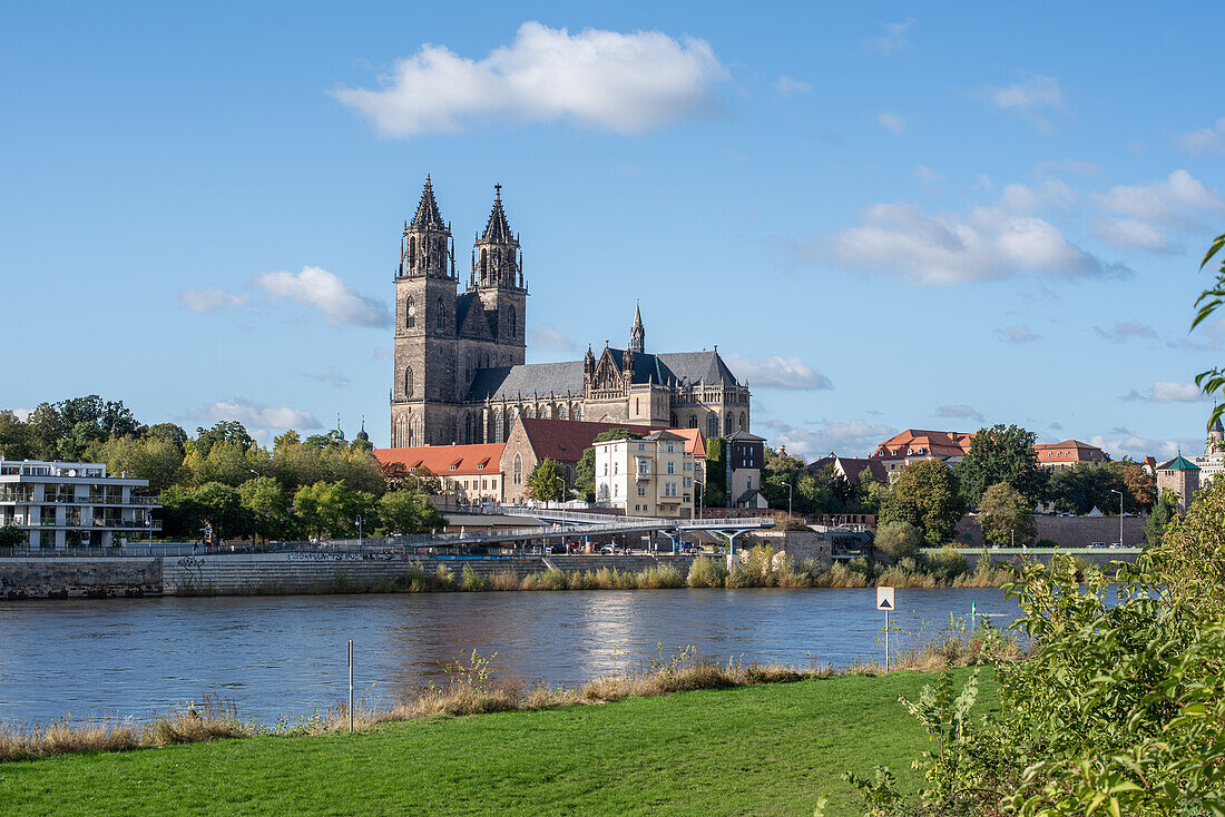 Magdeburger Dom, Flussufer der Elbe, Magdeburg, Sachsen-Anhalt, Deutschland