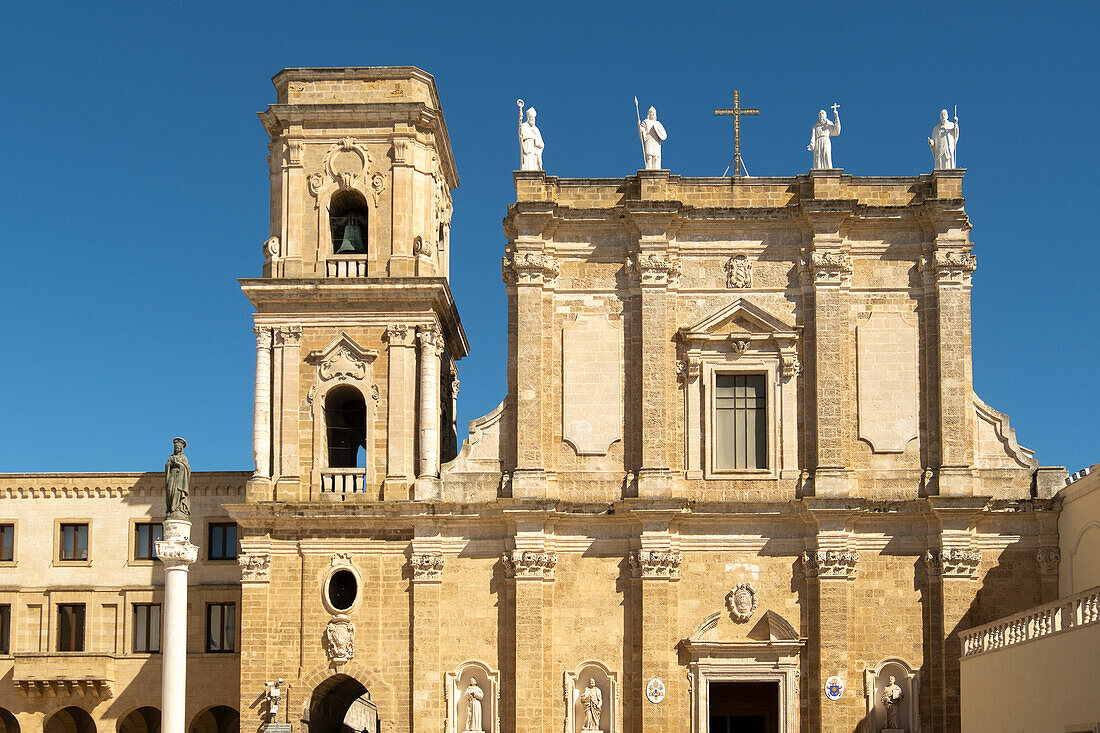 Der Dom (Basilica di San Giovanni Battista) in Brindisi, Apulien, Italien.