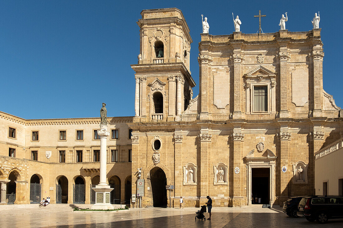 Der Dom (Basilica di San Giovanni Battista) in Brindisi, Apulien, Italien.