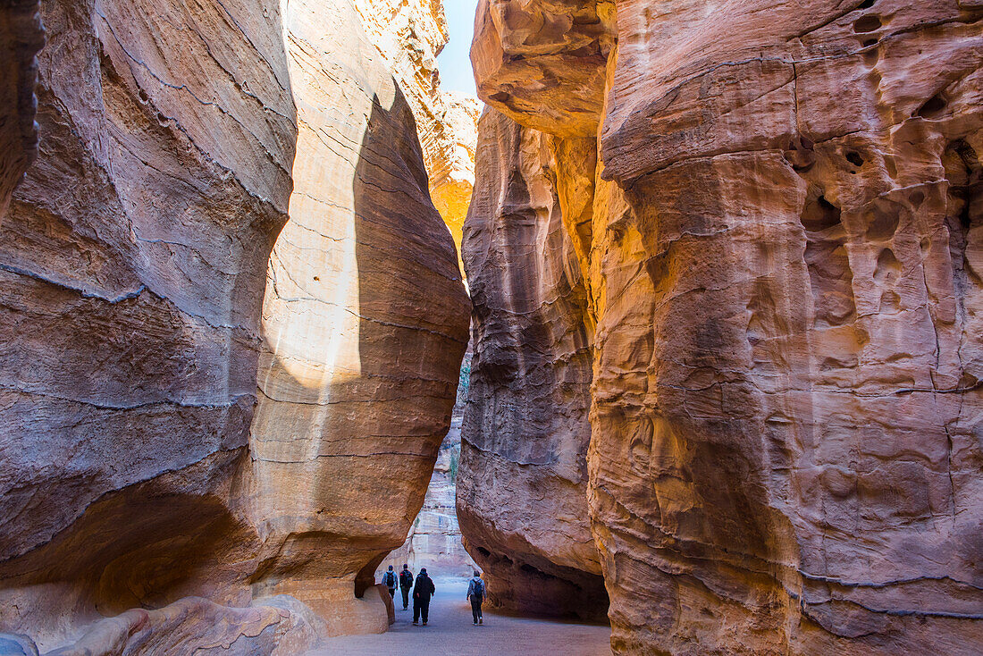 The Siq, narrow gorge leading to the Historic and archaeological Nabataean city of Petra, UNESCO World Heritage Site, Jordan, Near East, Southern Levant, West Asia