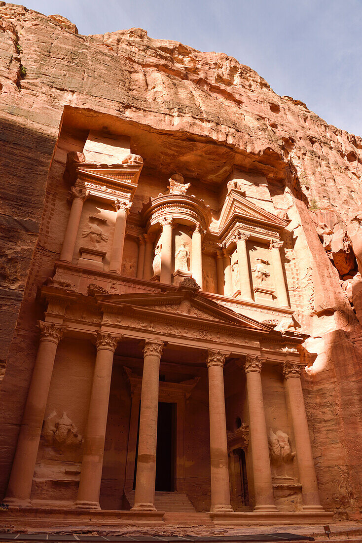  Al-Khasneh (Schatzkammer des Pharaos), das ikonische Grab der historischen und archäologischen nabataäischen Stadt Petra, UNESCO-Weltkulturerbe, Jordanien, Naher Osten, südliche Levante, Westasien 