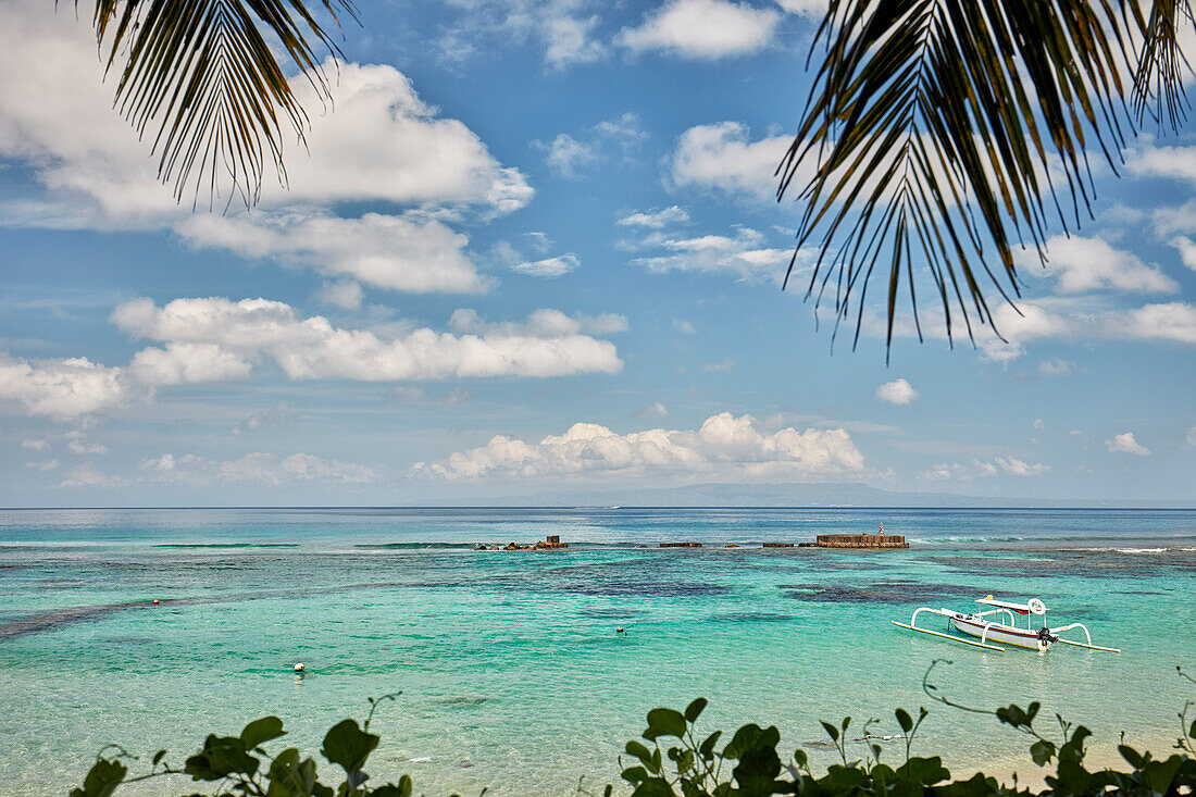 Blick auf die Mendira-Bucht in der Nähe des Dorfes Candidasa. Manggis, Regentschaft Karangasem, Bali, Indonesien.