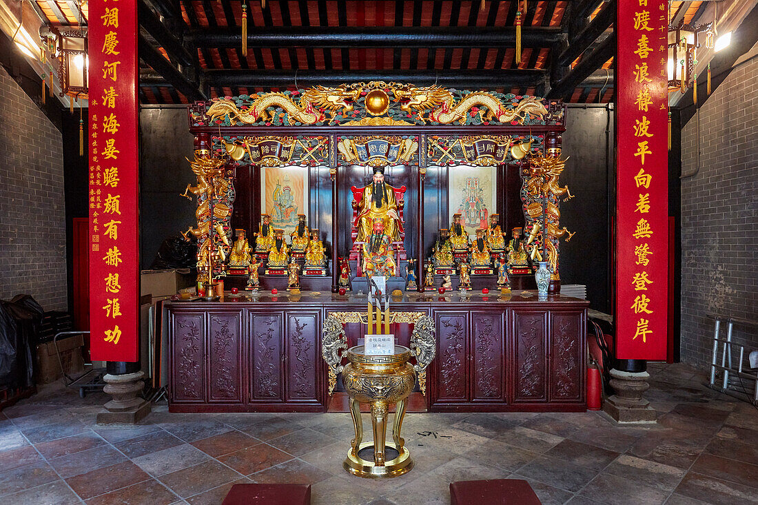  Altar im Tin Hau-Tempelkomplex. Yau Ma Tei, Kowloon, Hongkong, China. 