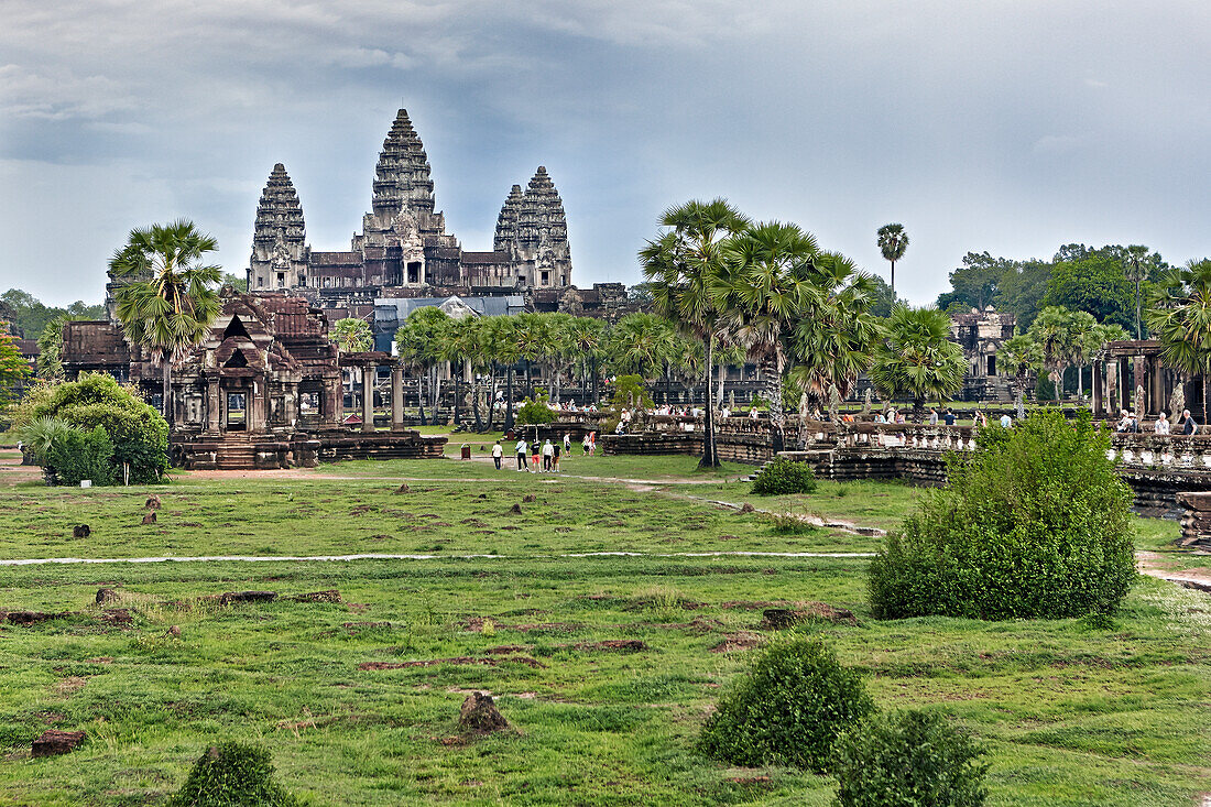  Außenansicht des Tempels Angkor Wat. Archäologischer Park Angkor, Provinz Siem Reap, Kambodscha. 