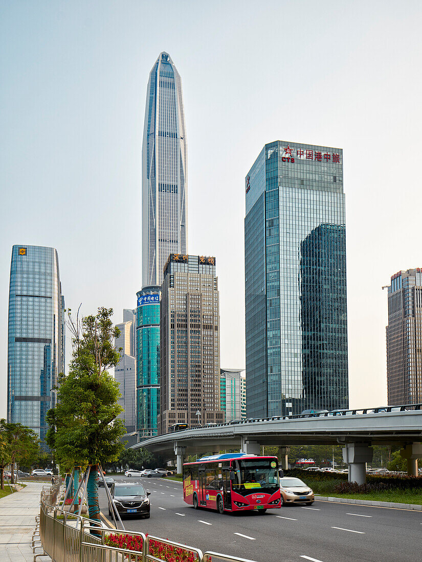  Hochhäuser im zentralen Geschäftsviertel (CBD) Futian. Shenzhen, Provinz Guangdong, China. 