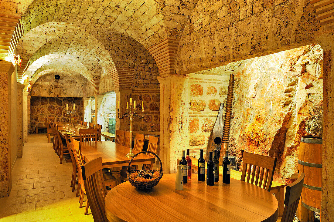 Weinkeller Tomic Wine Boutique, Jelsa, Gemeinde Jelsa, Nordküste Insel Hvar, Dalmatien, Kroatien, Südosteuropa