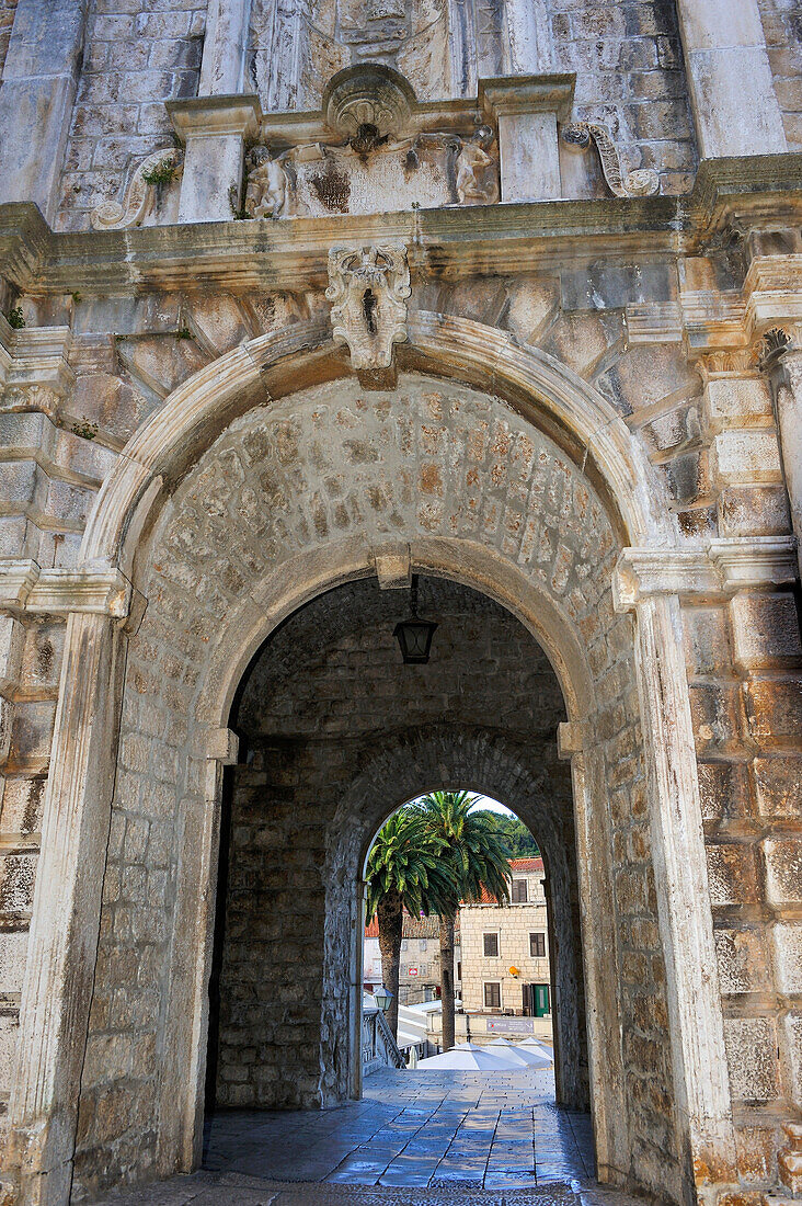 Veliki Revelin Tower, Korcula old town's gate, Korcula island, Croatia, Southeast Europe