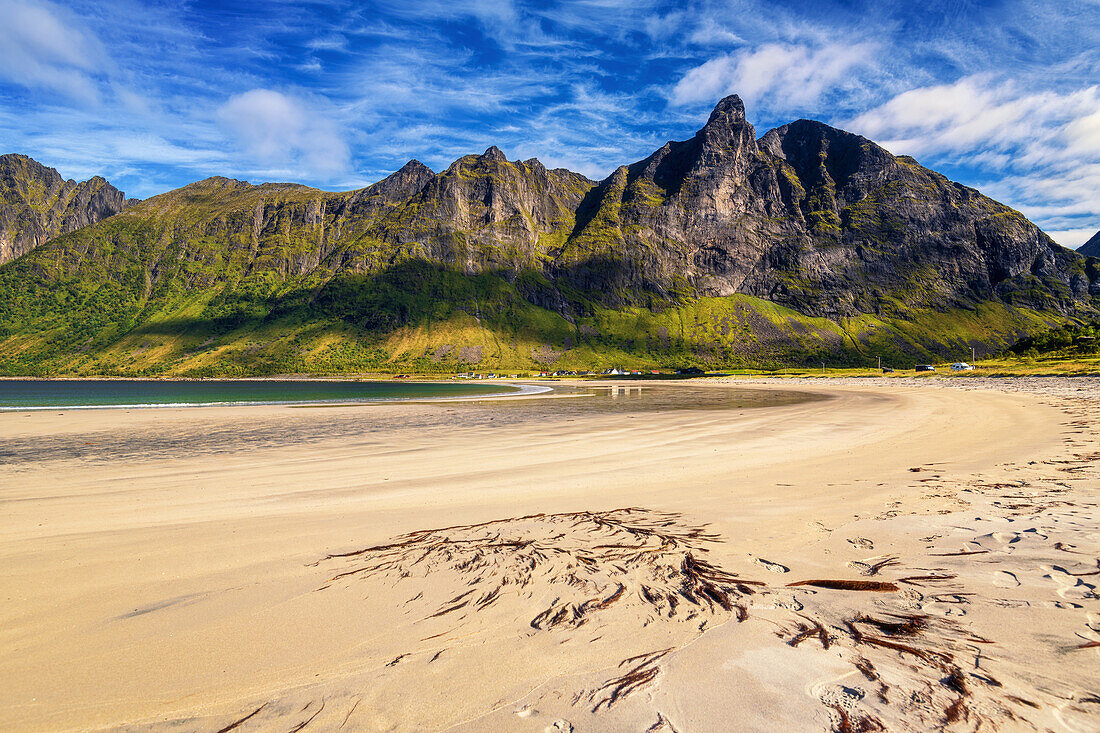 Sommer, Strand, Sandstrand, Berge, Bucht, Fjord, Ersfjord, Senja, Skaland, Norwegen, Europa