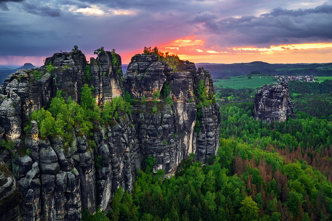 Sonnenuntergang, Goldene Stunde, Wald, Schrammsteine, Sächsische Schweiz, Sachsen, Deutschland, Europa