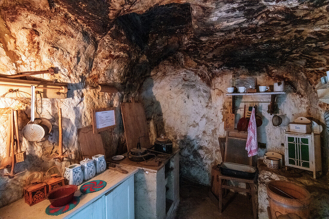  Cave dwelling, Halberstadt, Hobbit, Lord of the Rings, Legendary, Halberstadt, Harz, Saxony-Anhalt, Germany, Europe 