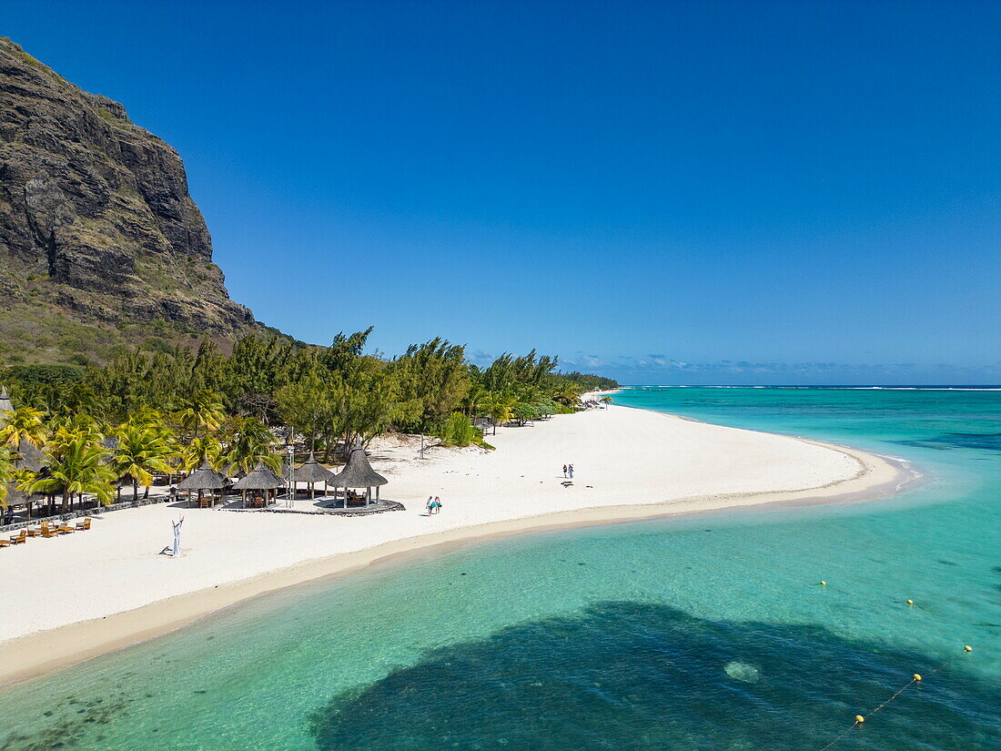 Luftaufnahme von Lagune mit Paradis Beachcomber Golf Resort & Spa, Le Morne, Rivière Noire, Insel Mauritius, Indischer Ozean