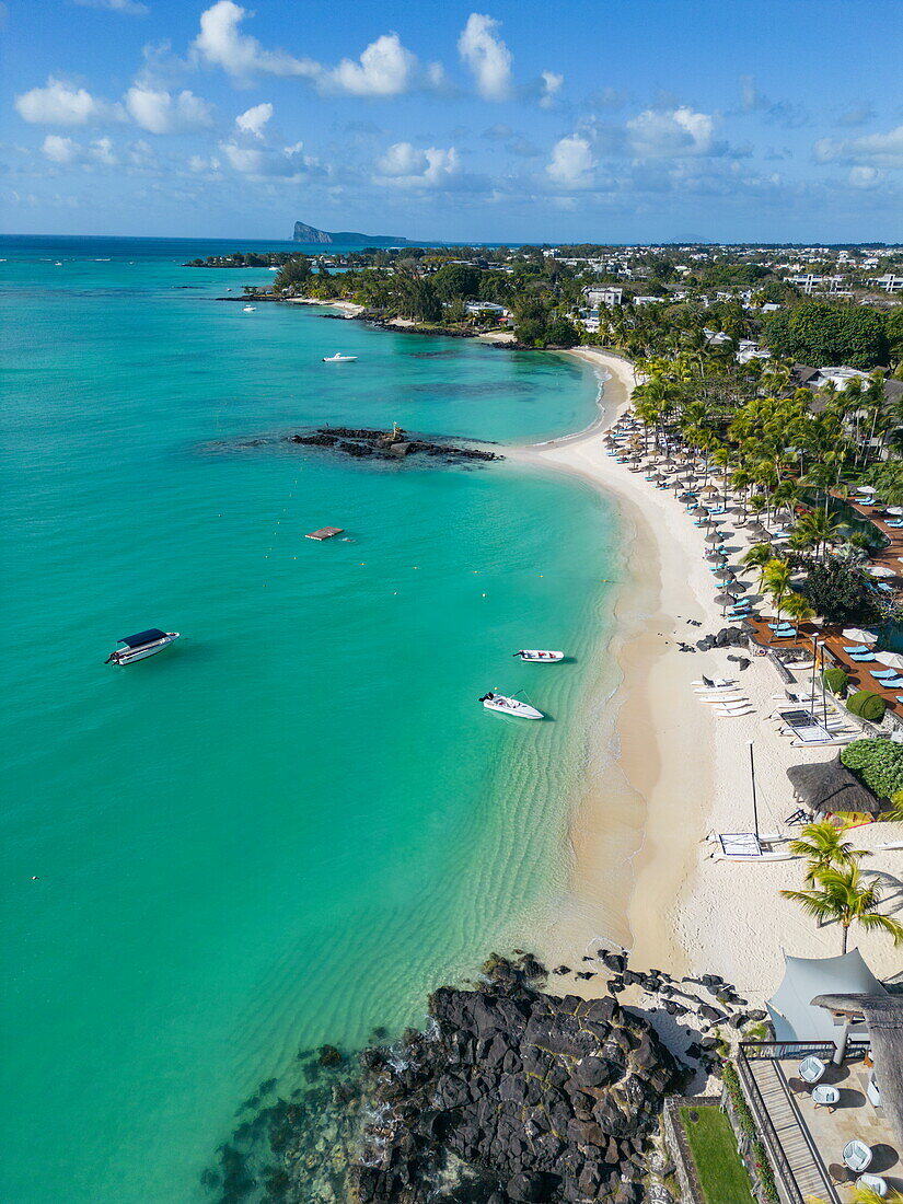 Luftaufnahme von Lagune und Strand im Royal Palms Beachcomber Luxury Resorts, Grand Baie, Rivière du Rempart, Insel Mauritius, Indischer Ozean