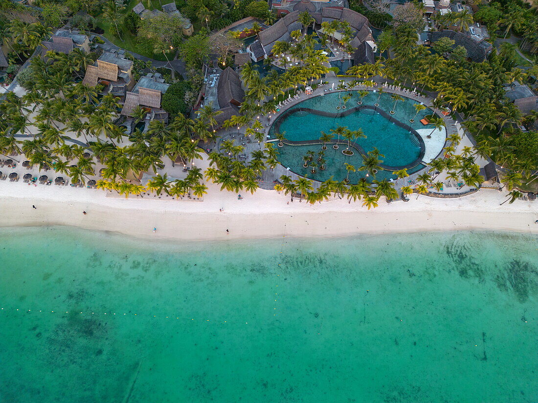 Luftaufnahme von Lagune und Strand im Trou aux Biches Beachcomber Golf Resort & Spa, Trou aux Biches, Pamplemousses, Insel Mauritius, Indischer Ozean