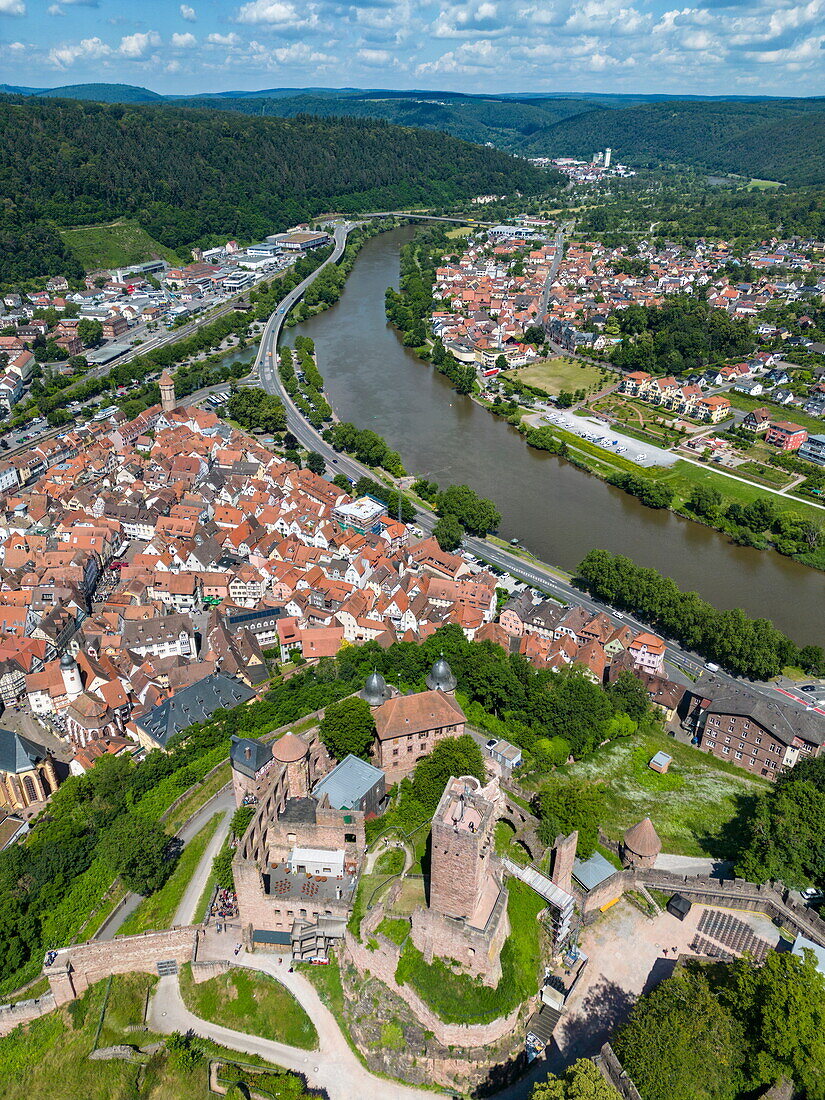 Luftaufnahmen von Burg Wertheim und Stadt, Wertheim, Spessart-Festland, Franken, Baden-Württemberg, Deutschland, Europa