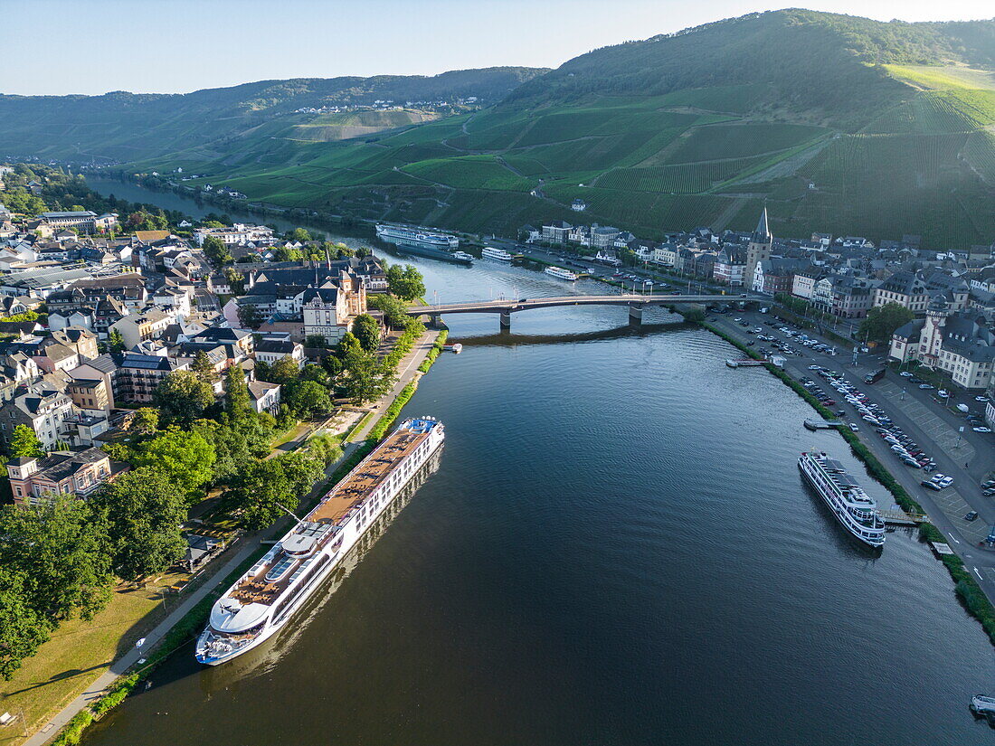  Aerial view of the river cruise ship Antonio Bellucci (Thurgau Travel) docked next to Kues on the Moselle, Bernkastel-Kues, Rhineland-Palatinate, Germany, Europe 