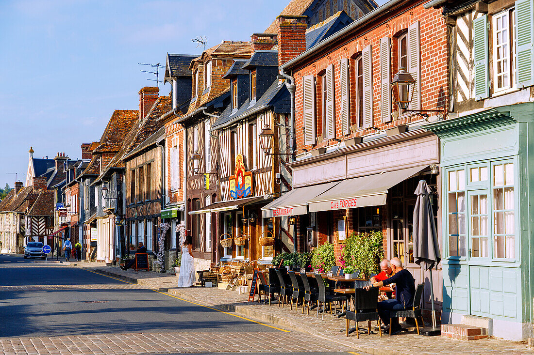  Main street with half-timbered houses in Beuvron-en-Auge in the Pays d&#39;Auge in the Calvados department in the Normandy region of France 