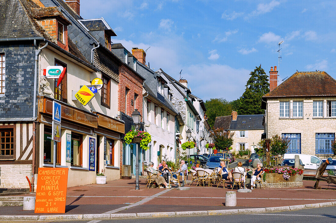  Main square and café in Cambremer in the Pays d&#39;Auge in the Calvados department in the Normandy region of France 