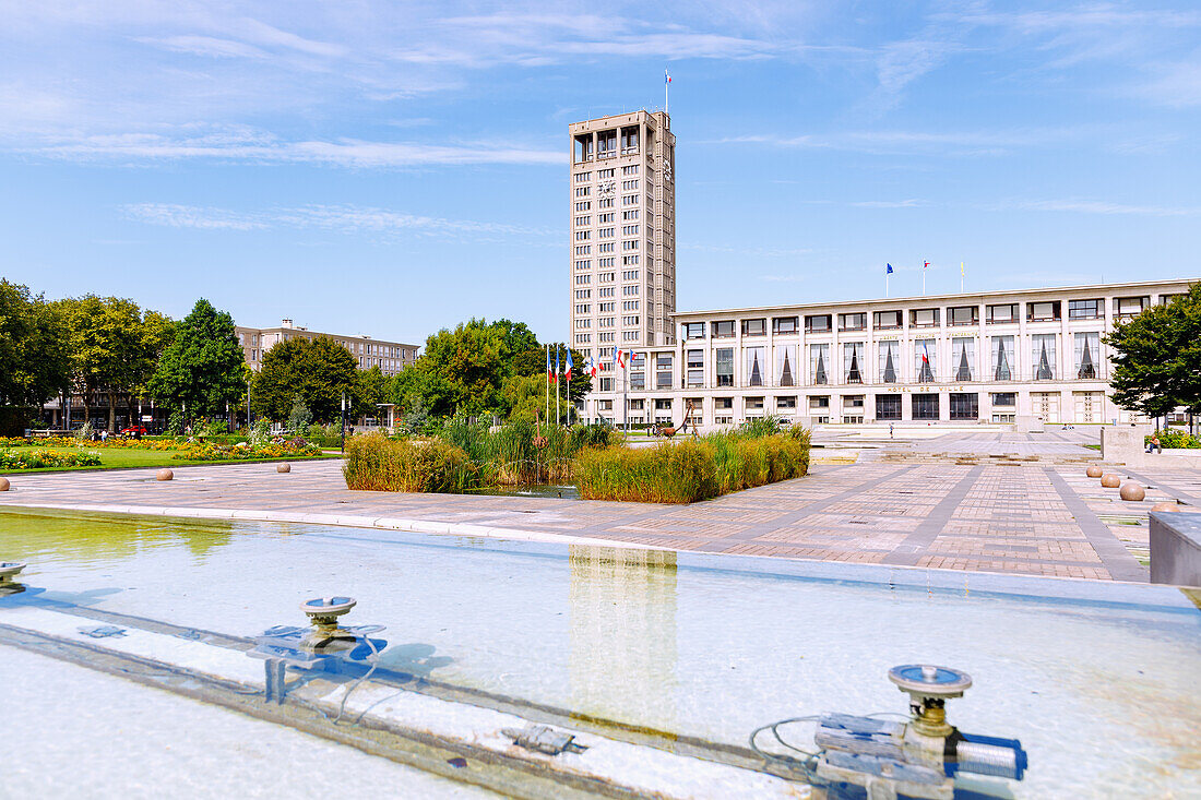  Town Hall Hôtel de Ville (Hotel de Ville) and Town Hall Square with Jardins de l&#39;Hôtel de Ville by Auguste Perret in Le Havre on the Alabaster Coast (Côte d&#39;Albatre, Cote d&#39;Albatre) in the Seine-Maritime department in the Normandy region of France 