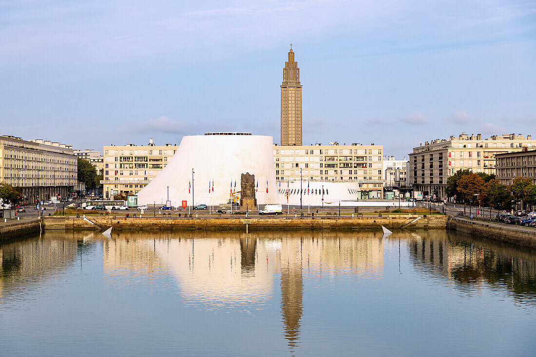  Bassin du Commerce with water reflection, view of the cultural center Espace Oscar Niemeyer with ›Grand Volcan‹ (Big Volcan) and ›Petit Volcan‹ (Small Volcan), Saint-Joseph church and houses by Auguste Perret in the morning light in Le Havre on the Alabaster Coast (Côte d&#39;Albatre, Cote d&#39;Albatre) in the Seine-Maritime department in the Normandy region of France 