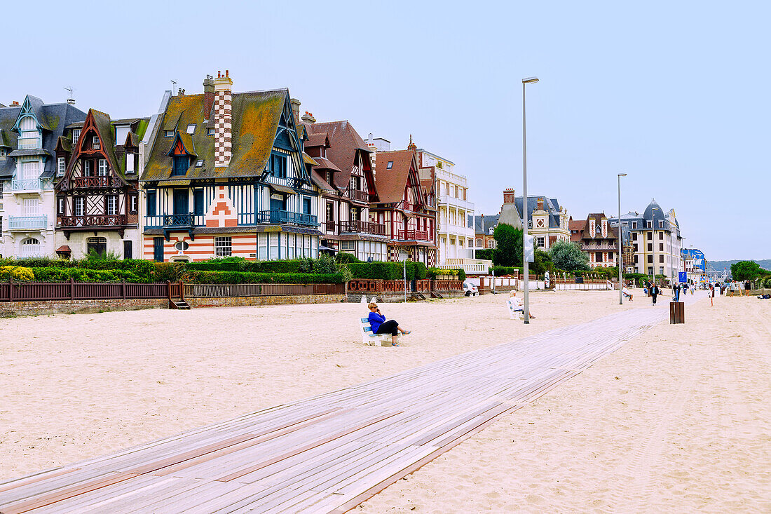  Les Planches beach and promenade in Trouviille-sur-Mer (Trouville) on the Flower Coast (Côte Fleurie, Cote Fleurie) in the Calvados department in the Normandy region of France 