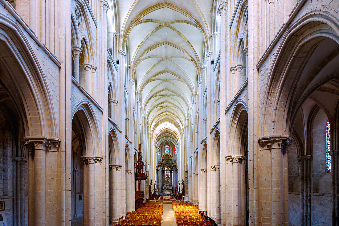  Interior of the church Abbatiale de la Sainte-Trinité (Ste-Trinite) in Fécamp (Fecamp) on the Alabaster Coast, (Côte d&#39;Albatre, Cote d&#39;Albatre) in Normandy in France 