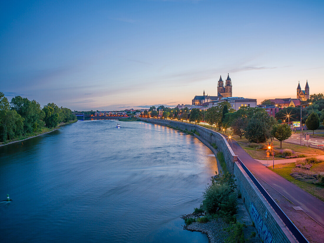 Elbpanorama beim Sonnenuntergang, Magdeburg, Sachsen-Anhalt, Mitteldeutschland, Deutschland, Europa