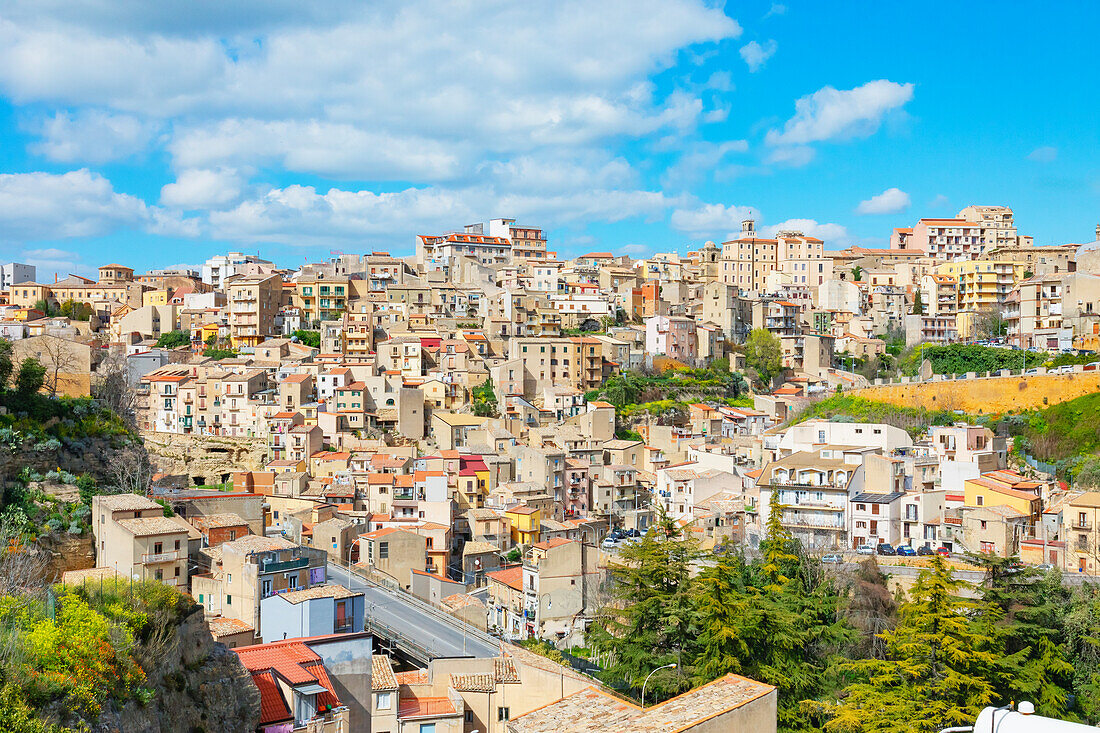  Blick auf die Altstadt von Enna, Enna, Sizilien, Italien 