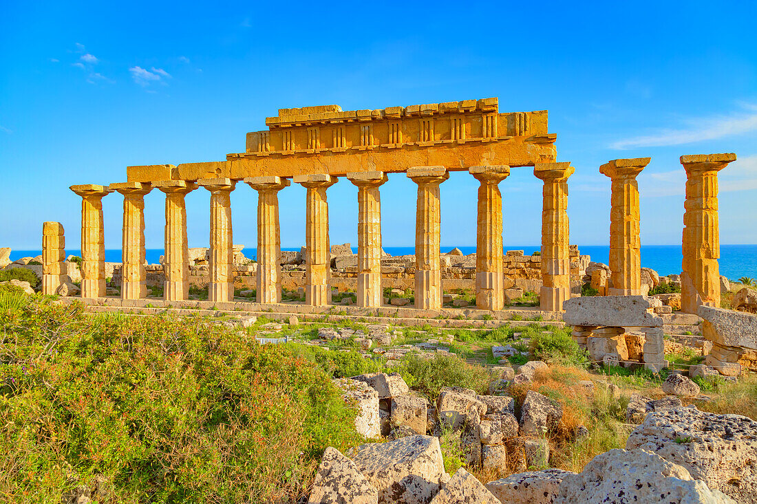  Tempel des Apollo oder Tempel C, Archäologischer Park Selinunte, Selinunte, Bezirk Trapani, Sizilien, Italien 