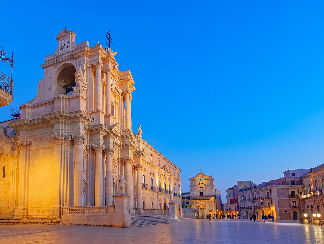 Piazza Duomo, Ortygia, Syracuse, Sicily, Italy