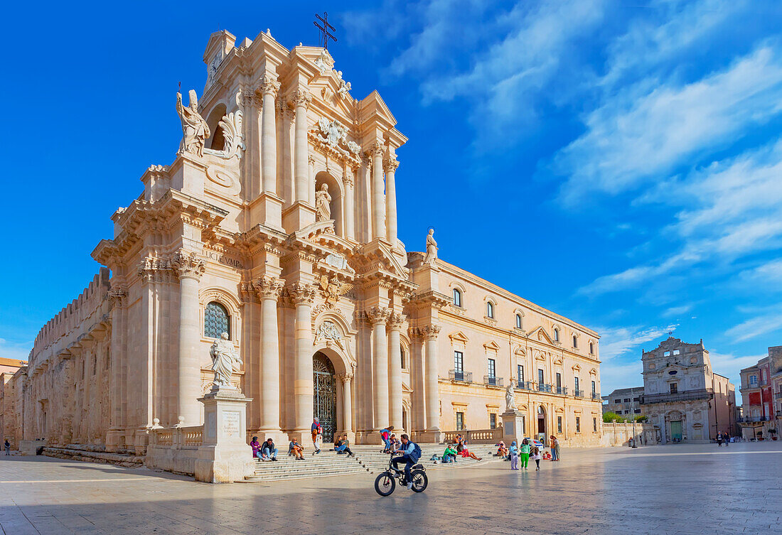 Piazza Duomo, Ortygia, Syracuse, Sicily, Italy