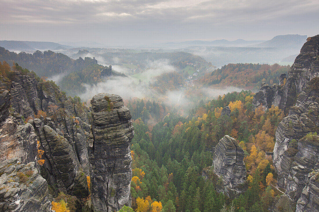  View of the Hoellehund in the Raaber Kessel, Elbe Sandstone Mountains, Saxon Switzerland National Park, Saxony, Germany 