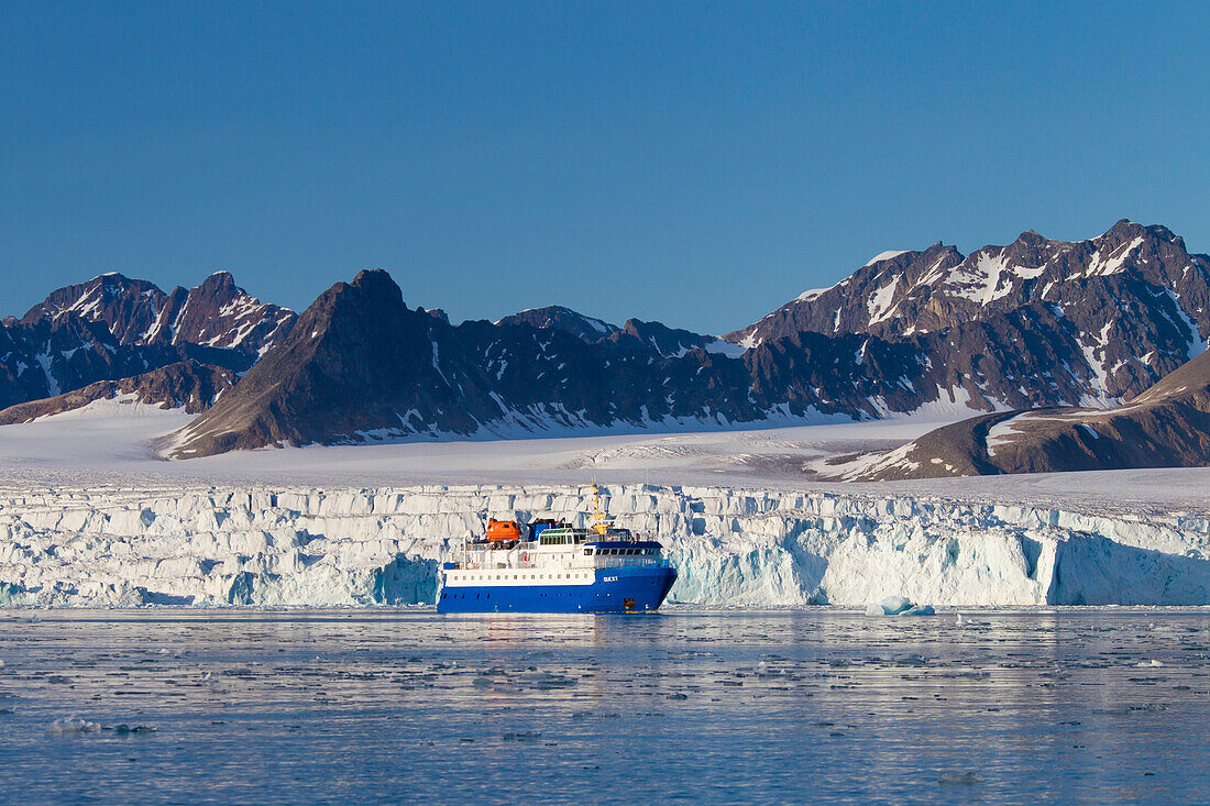  Cruise ship MS Quest in Lilliehoeoek Fjord, Krossfjord, Svalbard, Norway 