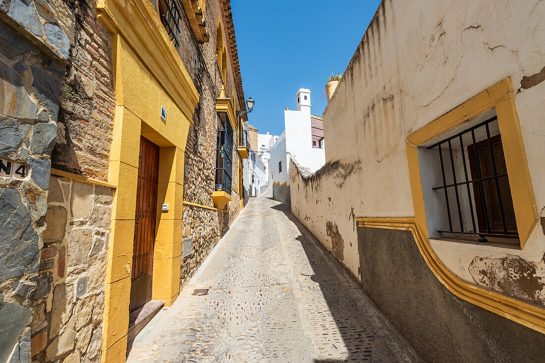 Gasse in Arcos de la Frontera, Provinz Andalusien, Spanien