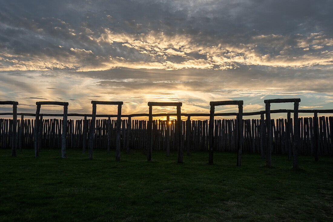  Sunset at the Pömmelte ring sanctuary, prehistoric circular ditch complex, Zackmünde, Pömmelte, Saxony-Anhalt, Germany 