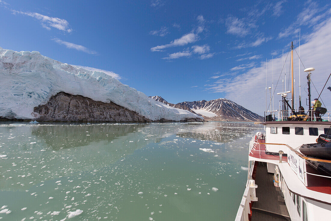  Smeerenburgbreen glacier, Bjornfjord, Spitsbergen, Norway 